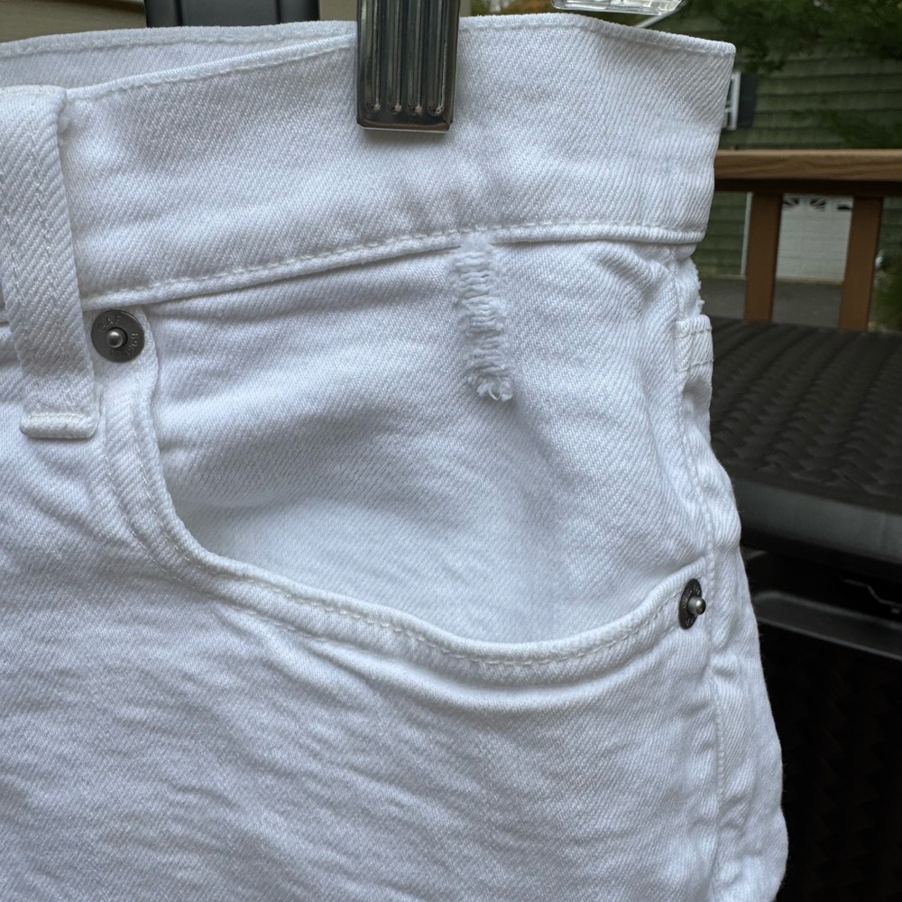 Gap 1969 white slim denim shorts, size 28, 2/3 inches inseam - Picture 4 of 12